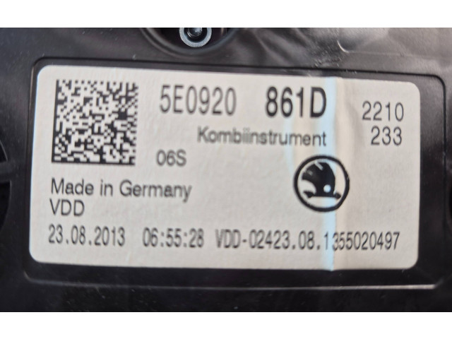 Přístrojová deska  Skoda Octavia Mk3 (5E) 2015 5E0920861D, VDD0242308  