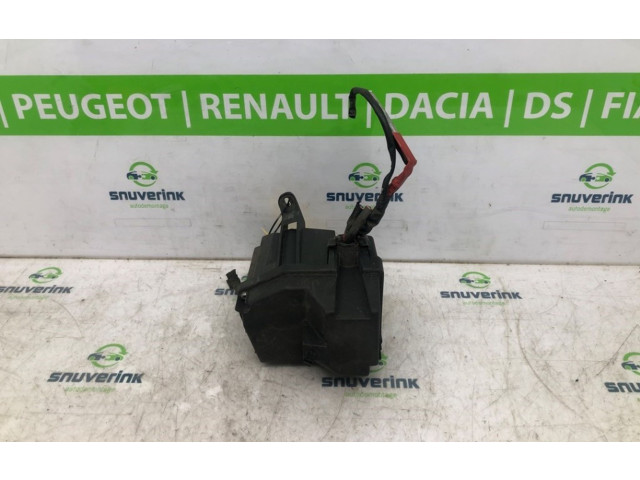 Блок предохранителей  8200626353   Renault Twingo II    