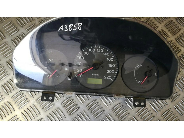 Přístrojová deska  Mazda 323 F 1999 BXBJ4T  
