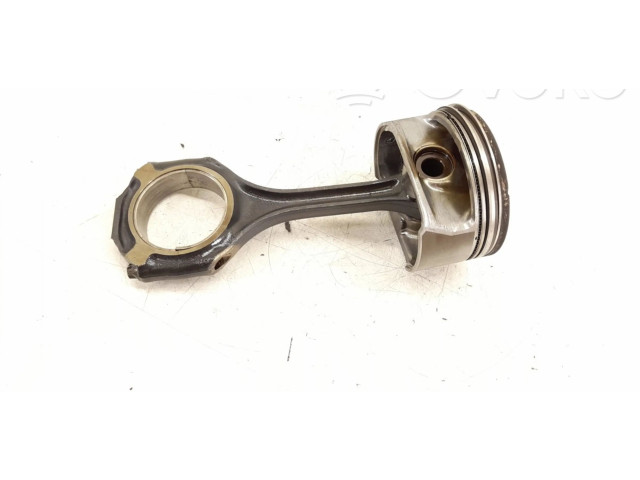 Поршень M 272.967 2730300620, 2730300820  Mercedes-Benz R W251  