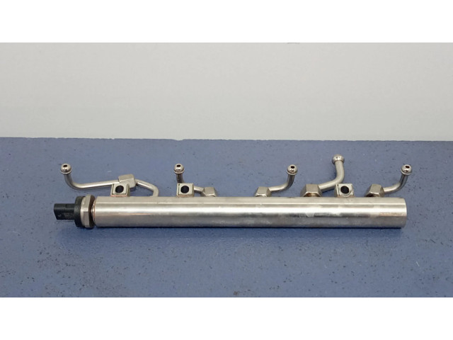 Vstřikovací lišta 8601017   BMW 7 G11 G12  pro benzínový motor 4.4 N63B44C 