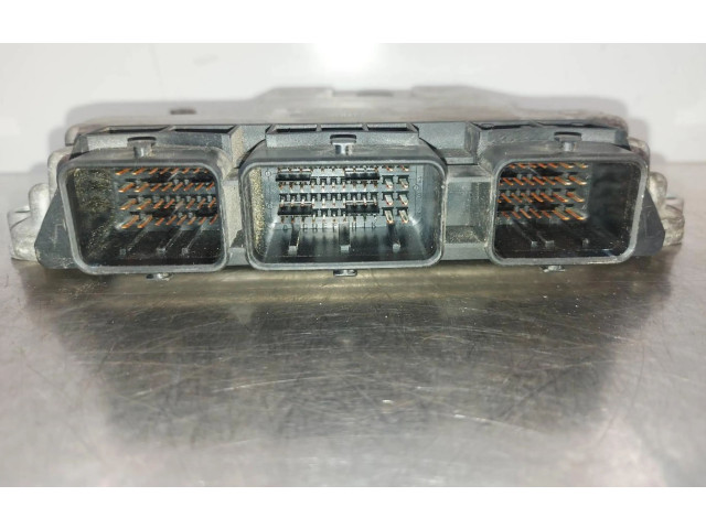 Блок управления двигателем ECU    8200527725   Renault Megane II