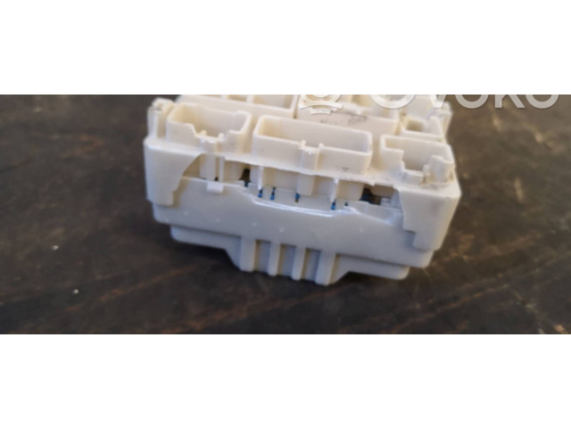   Pojistková skříňka 03383G01, 03383G01   Mitsubishi L200 2014
