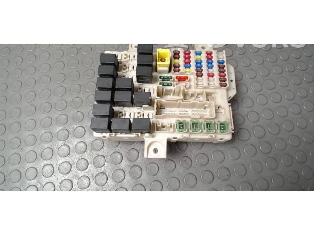 Блок предохранителей  MN108319, NICHTZUTREFFEND   Mitsubishi Colt    
