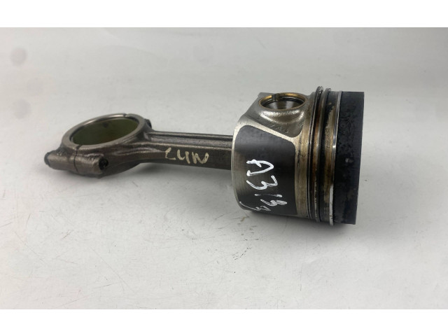 Píst 02604LA, 04LADE   Audi A3 S3 8V     