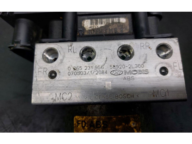 Jednotka ABS 0265231956, 0265800639   Hyundai i30 2007