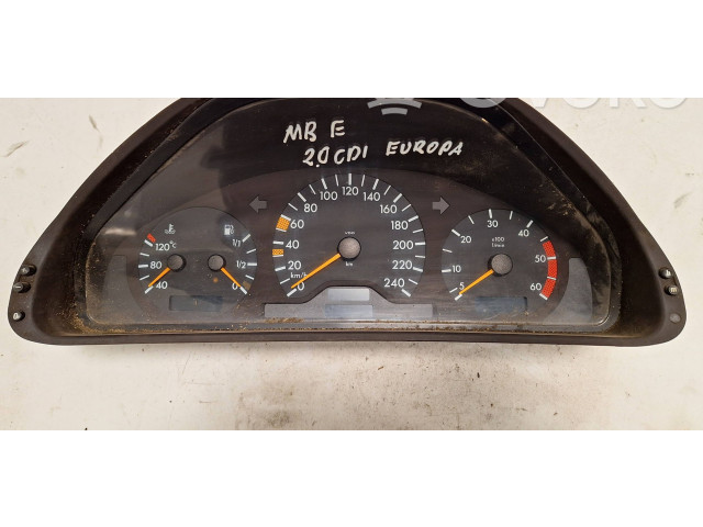Přístrojová deska  Mercedes-Benz E W210 1996 110008898002, 2005401449  
