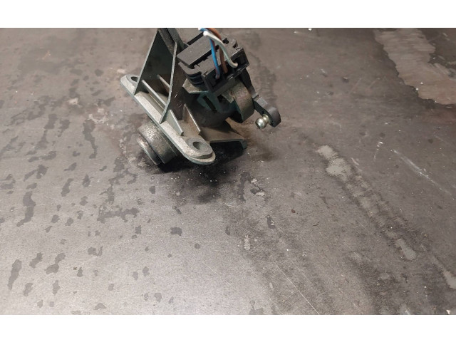 Замок багажника 8D5827573    Audi A4 S4 B5 8D 1994 - 1999 года