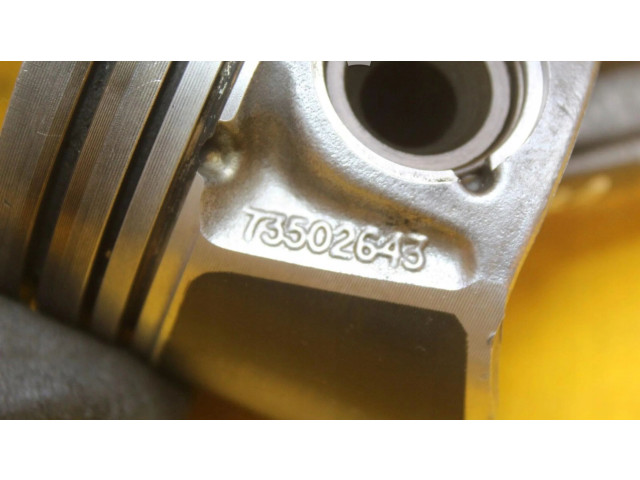 Píst 73502643   Opel Corsa D     