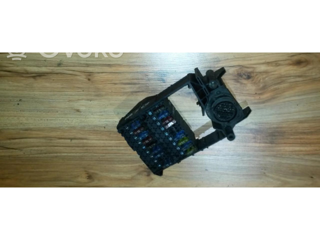   Pojistková skříňka 0015458401, 2105453440   Mercedes-Benz E W210 1998