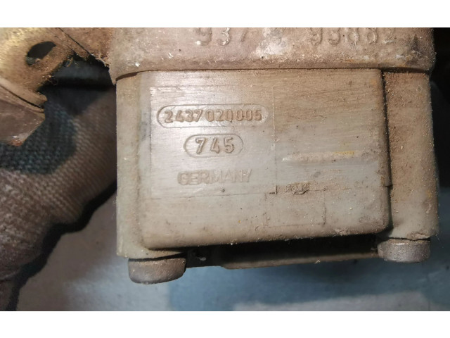 Vstřikovací lišta 0438121011, 026133353   Audi 80 90 B3     