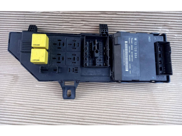 Блок предохранителей 24443147, 13120954   Opel Signum    