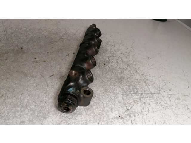 Vstřikovací lišta 8945812010   Toyota Avensis T220  pro naftový motor 2.0  