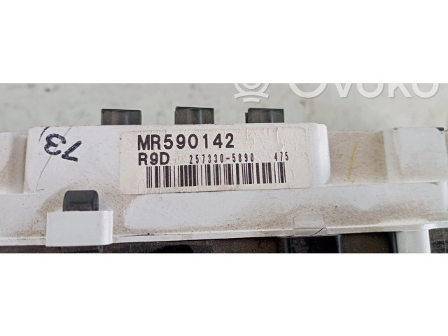 Přístrojová deska  Mitsubishi Montero 2002 MR590142  