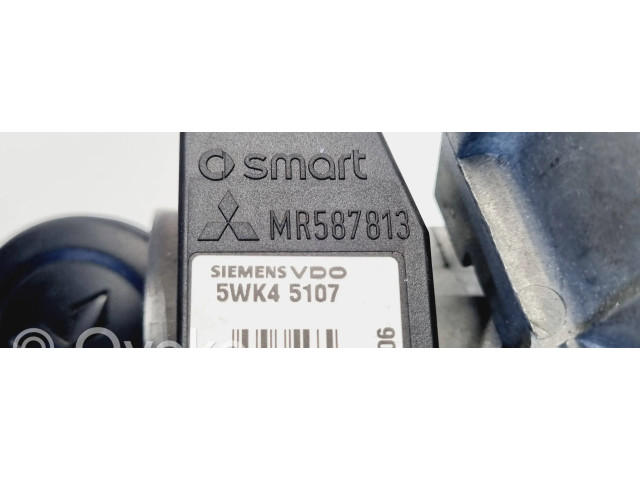 Комплект блоков управления MR951770, MM0038001   Mitsubishi Colt