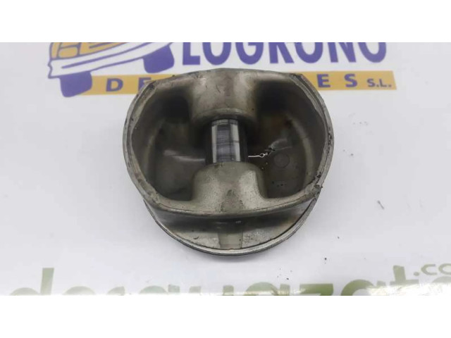 Píst 11257843748   BMW 5 E39   4.9  