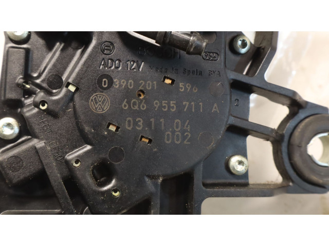 Моторчик заднего дворника 0390201596    Volkswagen Polo IV 9N3