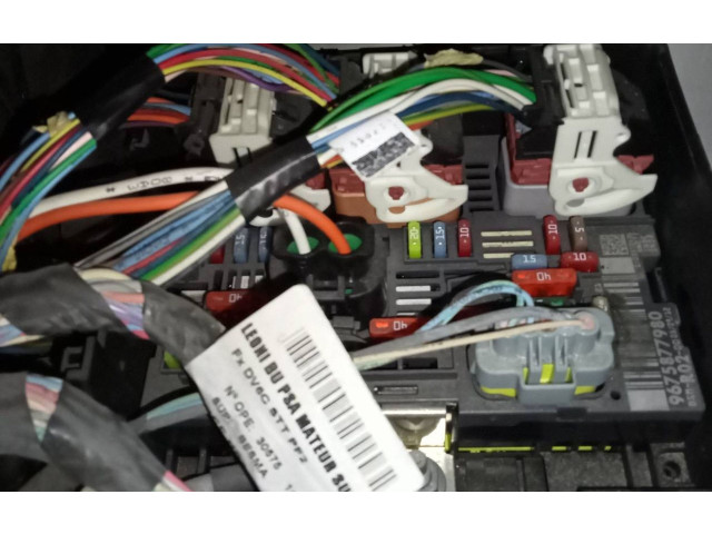 Pojistková skříňka Řídící jednotka BSM 9675877980   Peugeot 5008 2012
