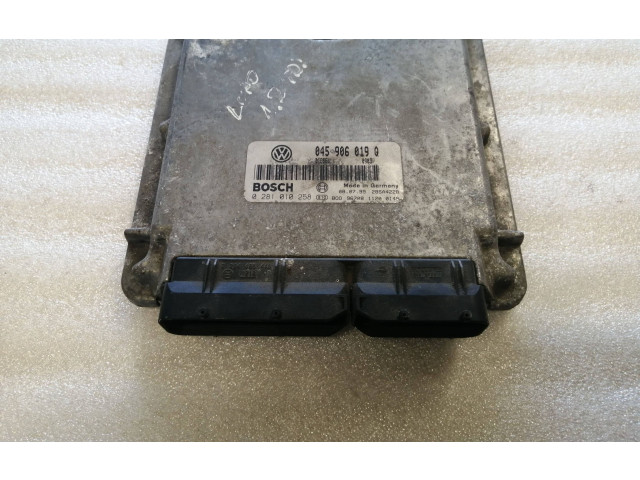 Блок управления двигателя 045906019Q, 28SA4228   Volkswagen Lupo