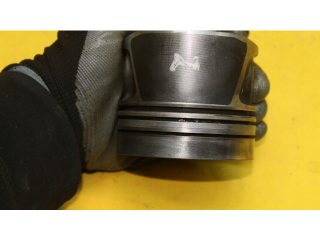 Píst    Audi A8 S8 D4 4H     