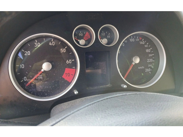 Přístrojová deska  Audi TT Mk1 2001 8n1919860c  