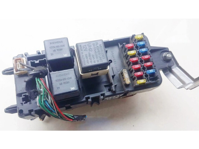 Блок предохранителей  mb953355   Mitsubishi Carisma    