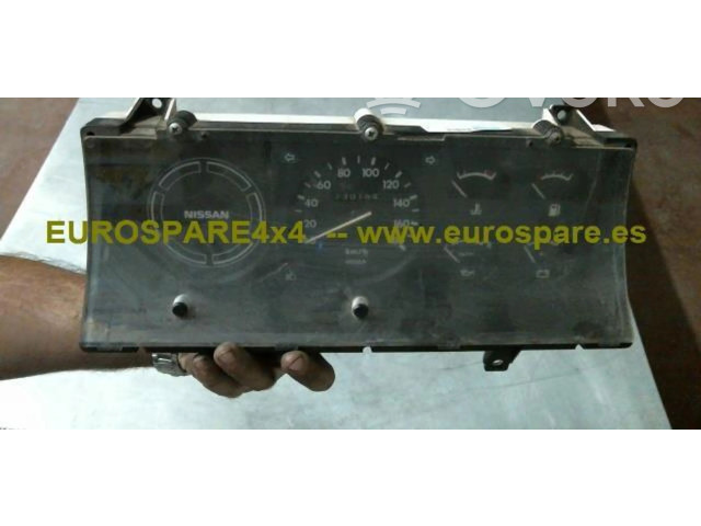 Přístrojová deska  Nissan Patrol 260 1989 195476-01, G9800  