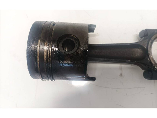 Píst    Peugeot 405     