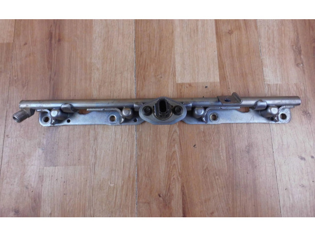 Vstřikovací lišta 8945833030   Toyota Corolla E210 E21     