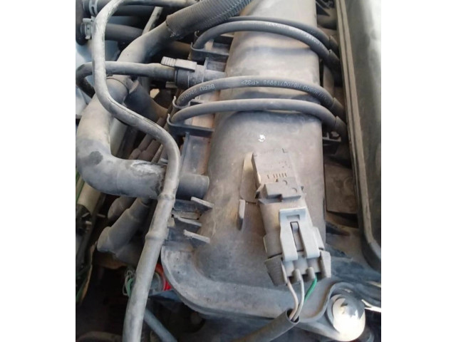 Vstřikovací lišta    Renault Sandero I     