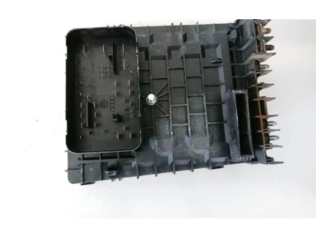 Блок предохранителей  1k0937125, 233185560   Volkswagen Golf Plus    