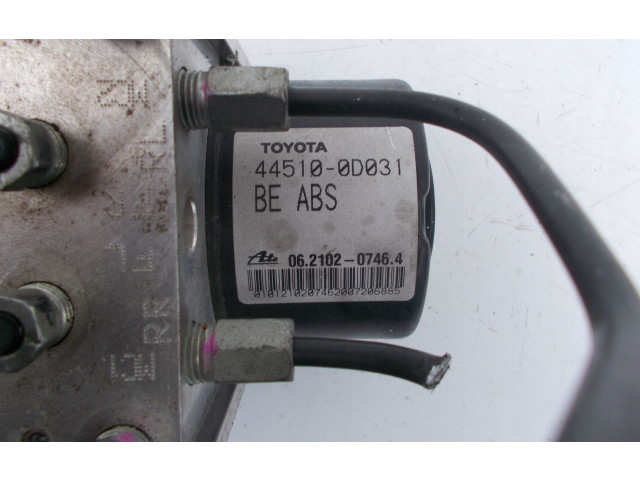 Jednotka ABS 0D031, 0D040   Toyota Yaris 2011