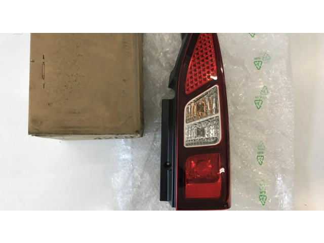 Задний фонарь правый 9677205080    Citroen Berlingo   2003-2007 года