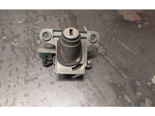 Замок багажника 8D5827573    Audi A4 S4 B5 8D 1994 - 1999 года