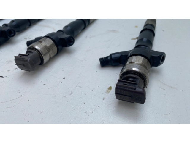 Комплект форсунок 2367030100    Toyota Hilux (AN10, AN20, AN30) для дизельного двигателя  2.5