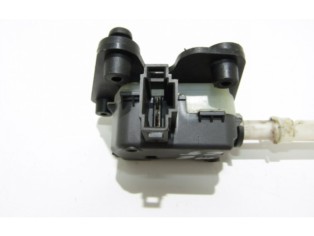 Vstřikovací lišta 8e9827833   Audi A6 S6 C5 4B    AKE 