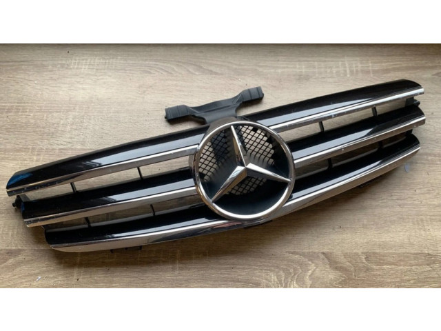 Передняя решётка Mercedes-Benz CLK A209 C209 2002-2009 года A2098800123      