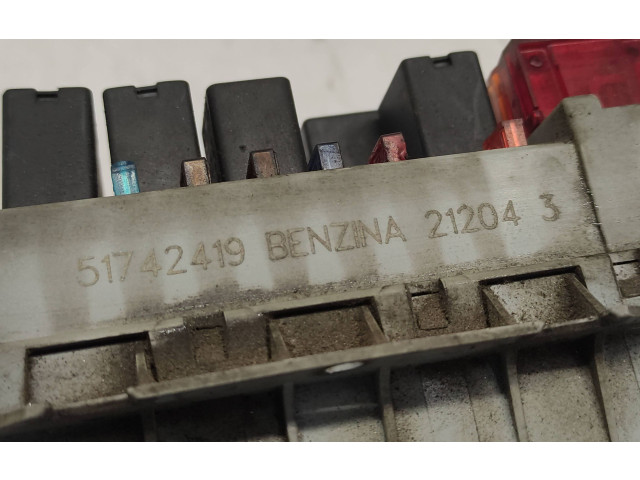   Pojistková skříňka 51742419, 212043   Alfa Romeo GT 2004