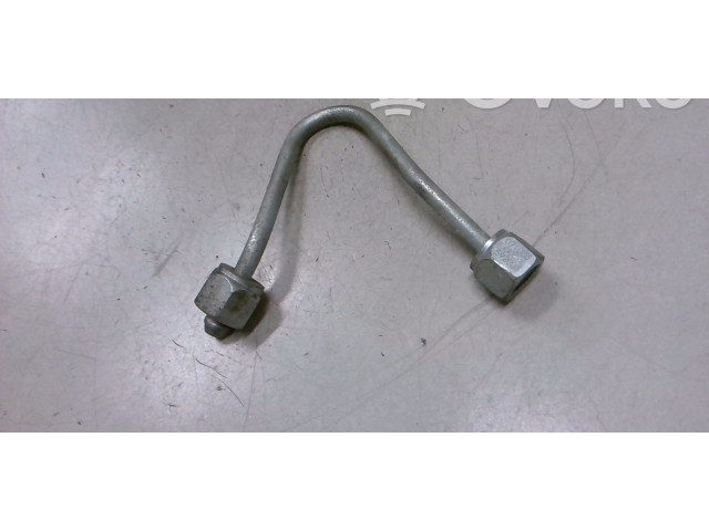 Топливная рампа 058133681   Volkswagen PASSAT B5.5  