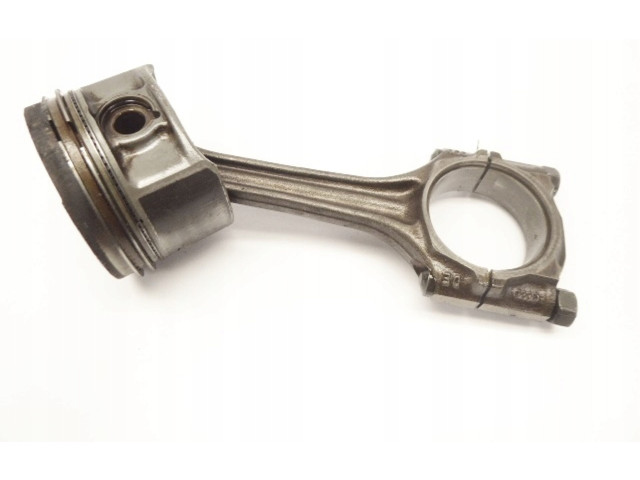 Píst    Audi A4 S4 B5 8D     