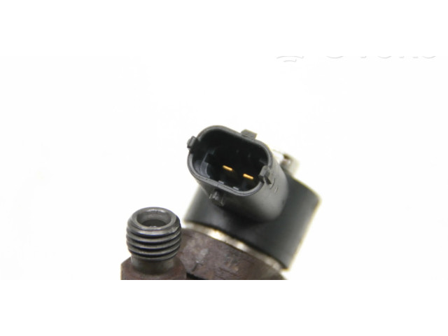 Vstřikovač 338002A800   Hyundai i40  pro naftový motor 1.7 D4FD 