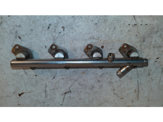 Vstřikovací lišta A27407800   Mercedes-Benz C W205  pro benzínový motor 1.6  