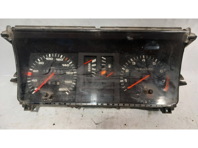 Панель приборов 81117185   Audi 80 90 B3       