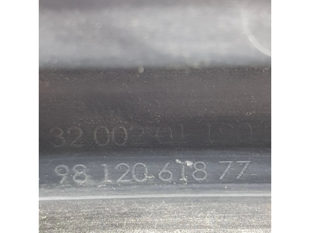 Передняя решётка Citroen C3 2016- года 9812061877, 8200201190      