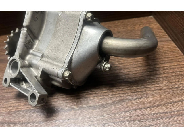 Масляный насос  OM 646.982 6111810201, 6111810201  Mercedes-Benz Vito Viano W639 