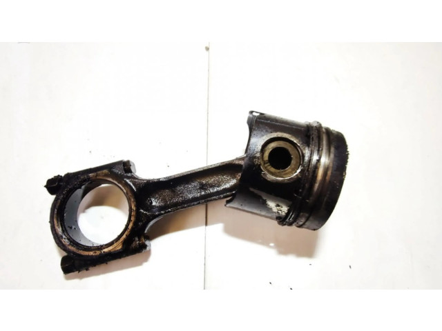 Píst    Peugeot 605  pro naftový motor 2.1  