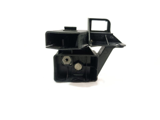 Блок предохранителей 61138385157   BMW X3 E83    
