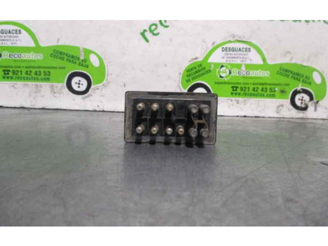   Pojistková skříňka 0045453632, 281001013   Mercedes-Benz E W124 1986