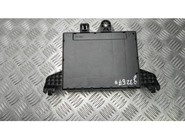 Pojistková skříňka Комфортный модуль 13302300, G3257   Vauxhall Astra J 2012