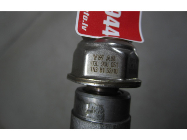 Vstřikovací lišta 057130764AB, 36601502   Volkswagen PASSAT B7    CFGB 